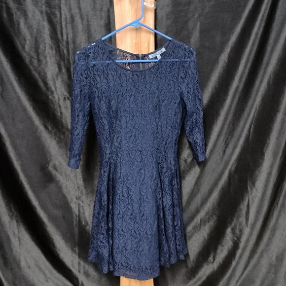 fishbowl Dresses & Skirts - Elegant Navy Lace Midi Dress